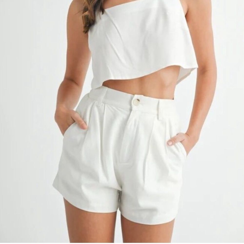 Anthropologie Mable Linen Blend Pleated Shorts in White | Large